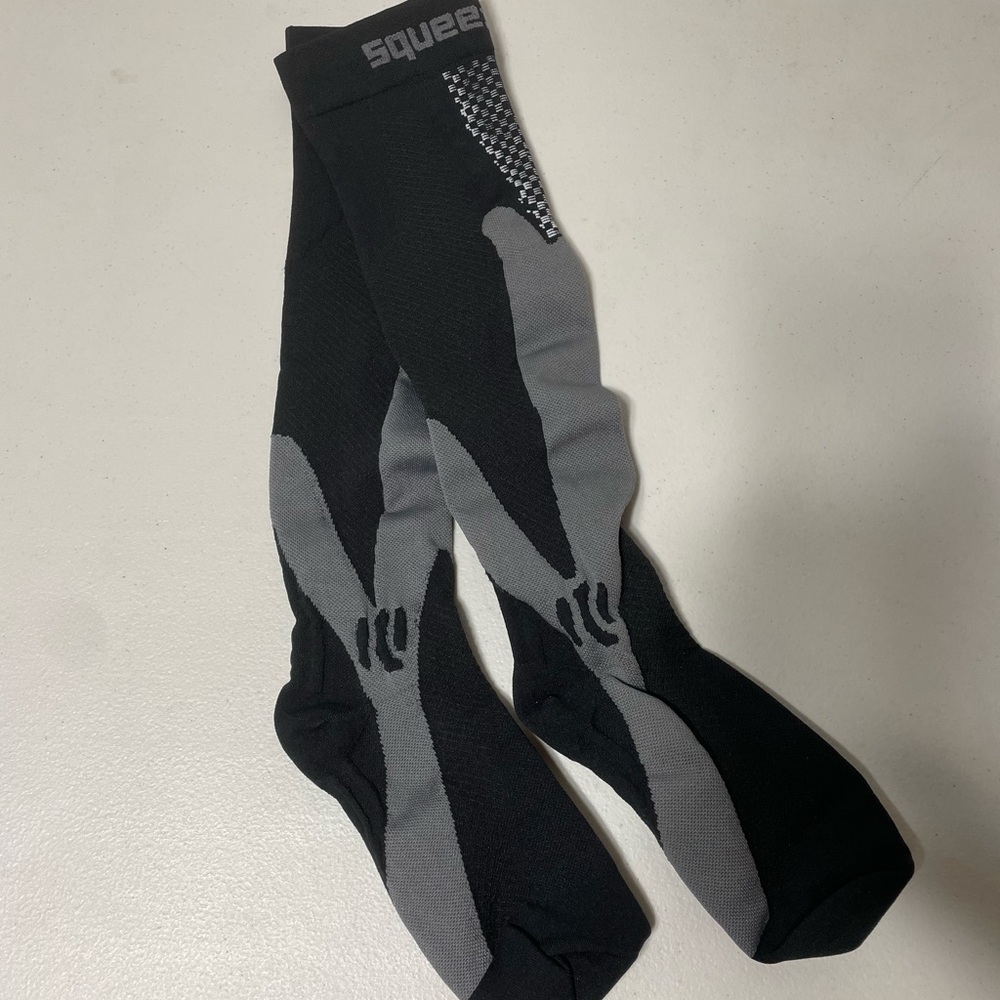 Squeezegear compression socks size XXL